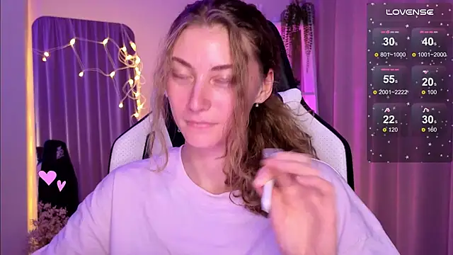 Snapshot of lady_curls chatting on 22, 3, 2025 lady curls online show from 22, 3, 2025