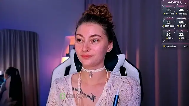 Snapshot of lady_curls chatting on 19, 9, 2025 lady curls online show from 19, 9, 2025