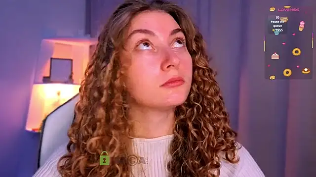 Snapshot of lady_curls chatting on 3, 10, 2025 lady curls online show from 3, 10, 2025