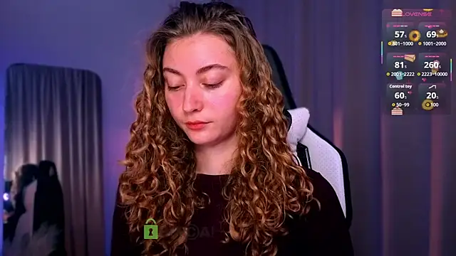 Snapshot of lady_curls chatting on 4, 10, 2025 lady curls online show from 4, 10, 2025