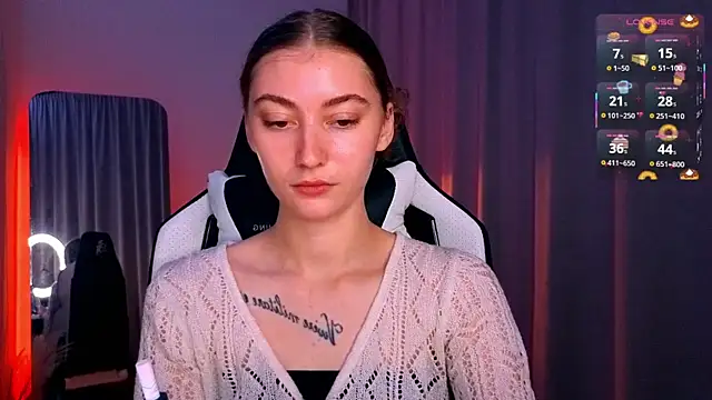 Snapshot of lady_curls chatting on 14, 10, 2025 lady curls online show from 14, 10, 2025