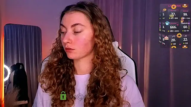 Snapshot of lady_curls chatting on 6, 11, 2025 lady curls online show from 6, 11, 2025