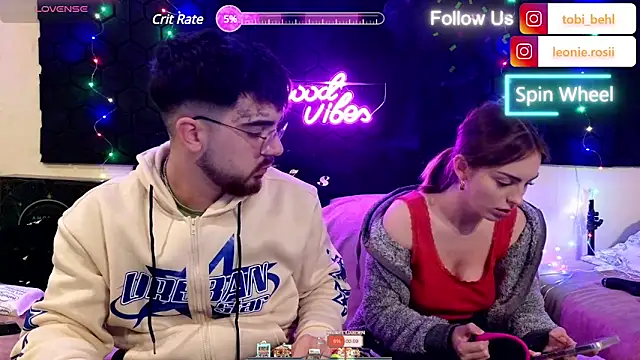 Snapshot of MrAndMrsSavage chatting on 8, 12, 2024 MrAndMrsSavage online show from 8, 12, 2024