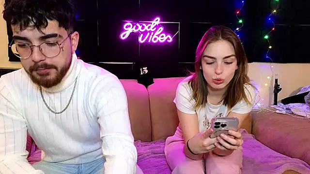 Snapshot of MrAndMrsSavage chatting on 15, 12, 2024 MrAndMrsSavage online show from 15, 12, 2024