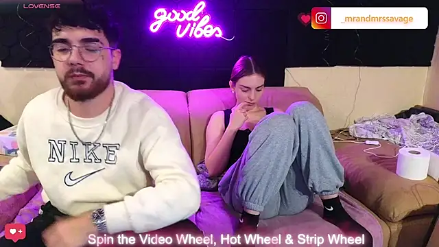 Snapshot of MrAndMrsSavage chatting on 4, 1, 2025 MrAndMrsSavage online show from 4, 1, 2025