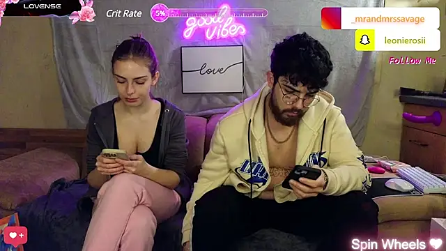 Snapshot of MrAndMrsSavage chatting on 28, 1, 2025 MrAndMrsSavage online show from 28, 1, 2025