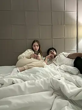 Snapshot of MrAndMrsSavage chatting on 22, 3, 2025 MrAndMrsSavage online show from 22, 3, 2025