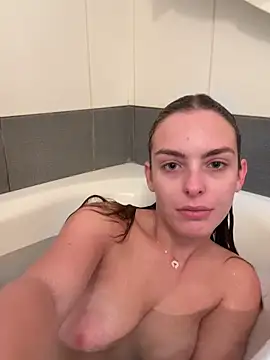 Snapshot of MrAndMrsSavage chatting on 20, 10, 2025 MrAndMrsSavage online show from 20, 10, 2025