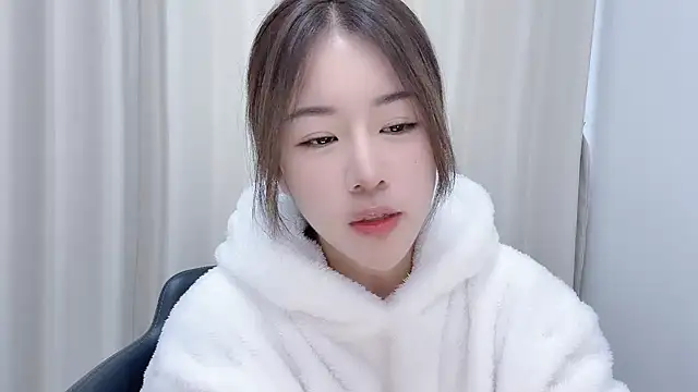 Snapshot of chloe-01 chatting on 6, 12, 2024 chloe-01 online show from 6, 12, 2024