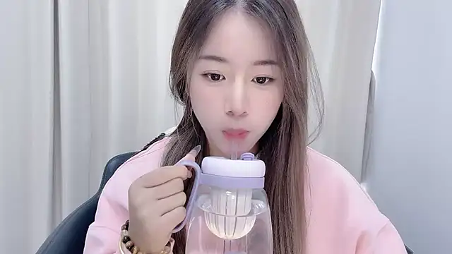 Snapshot of chloe-01 chatting on 14, 12, 2024 chloe-01 online show from 14, 12, 2024