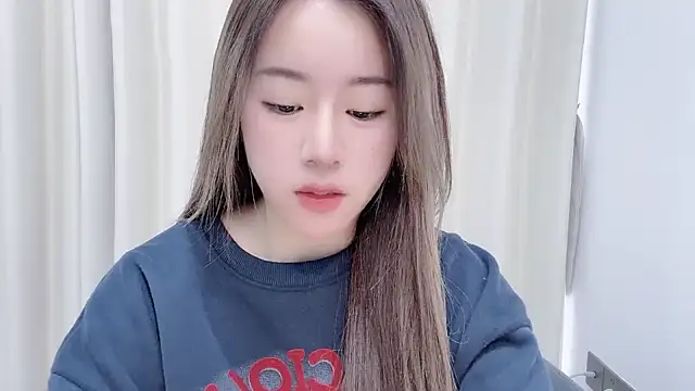 Snapshot of chloe-01 chatting on 24, 12, 2024 chloe-01 online show from 24, 12, 2024