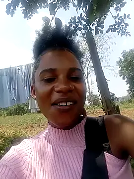Yourlittlegirl19 online show from 13, 2, 2025
