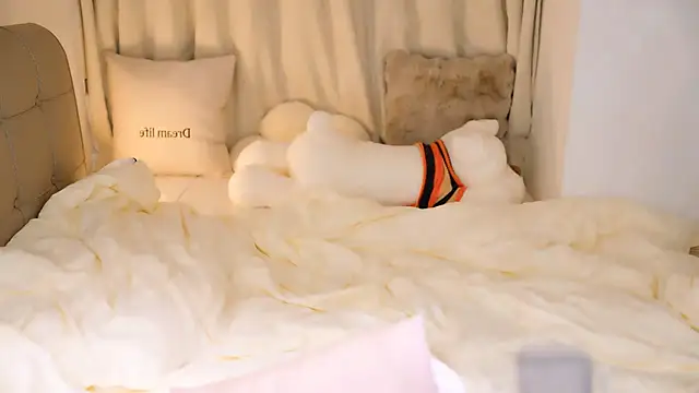 Snapshot of Eimile chatting on 15, 11, 2025 Eimile online show from 15, 11, 2025