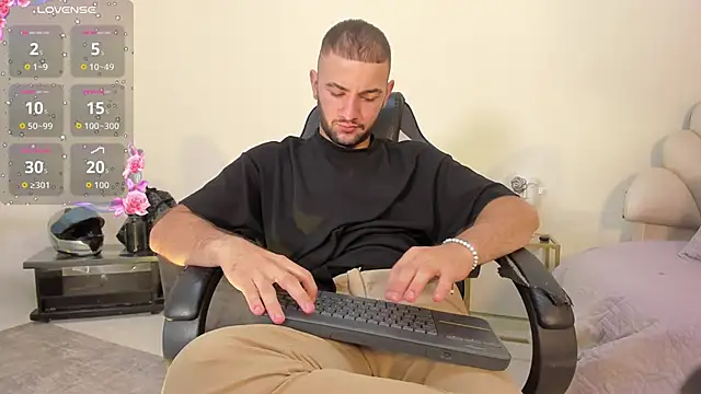 Snapshot of MaximusDick1_ chatting on 27, 6, 2026 MaximusDick1 online show from 27, 6, 2026