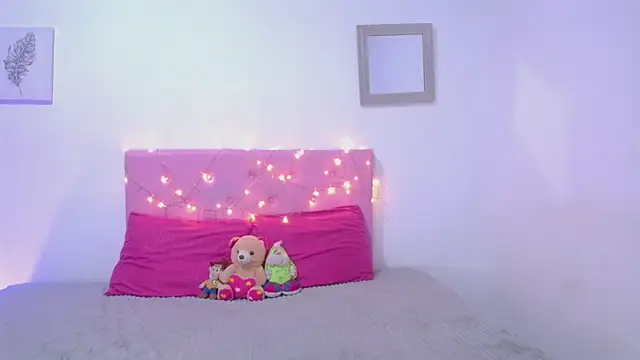 Snapshot of issa_kitty chatting on 18, 3, 2025 issa kitty online show from 18, 3, 2025