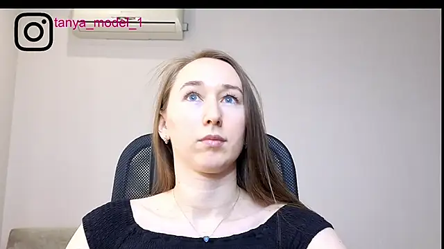 Snapshot of --Model--2 chatting on 15, 11, 2025 --Model--2 online show from 15, 11, 2025