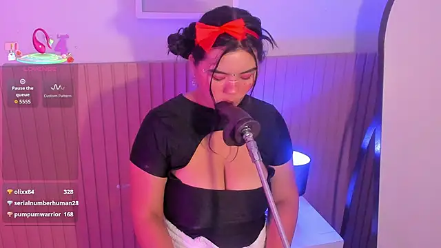 Snapshot of klhoe_boobs chatting on 4, 4, 2026 klhoe boobs online show from 4, 4, 2026