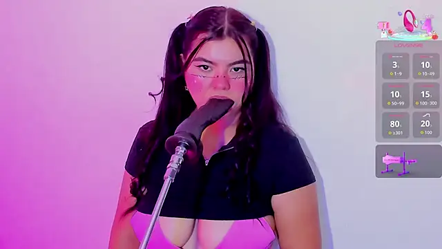 Snapshot of klhoe_boobs chatting on 23, 4, 2026 klhoe boobs online show from 23, 4, 2026