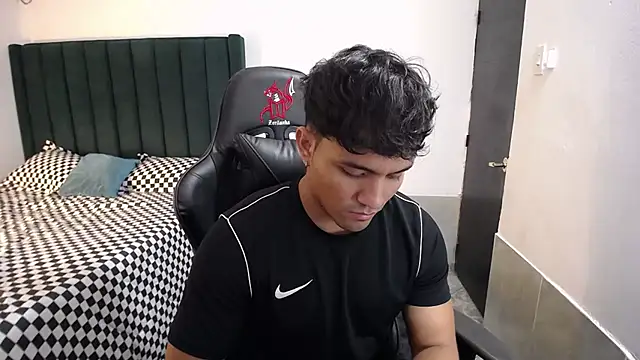 Snapshot of man_dur07 chatting on 24, 10, 2025 man dur07 online show from 24, 10, 2025