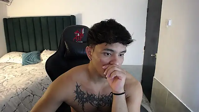 Snapshot of man_dur07 chatting on 28, 10, 2025 man dur07 online show from 28, 10, 2025