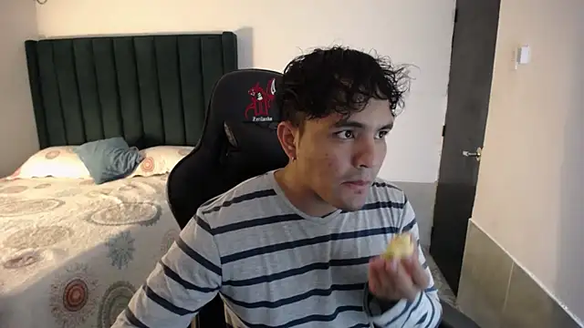 Snapshot of man_dur07 chatting on 21, 11, 2025 man dur07 online show from 21, 11, 2025