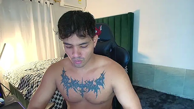 Snapshot of man_dur07 chatting on 2, 12, 2025 man dur07 online show from 2, 12, 2025