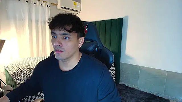 Snapshot of man_dur07 chatting on 14, 12, 2025 man dur07 online show from 14, 12, 2025