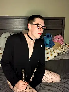 Snapshot of YourFavTwinkie chatting on 5, 11, 2025 YourFavTwinkie online show from 5, 11, 2025