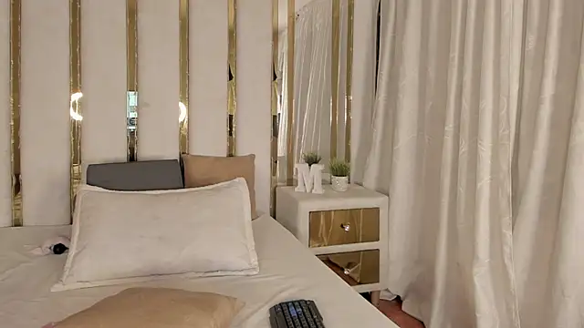 MicaelaHot  online show from 27, 2, 2025