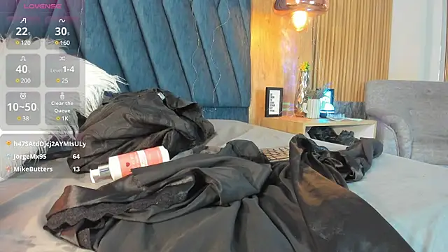 Snapshot of vallenope_11 chatting on 8, 3, 2025 vallenope 11 online show from 8, 3, 2025