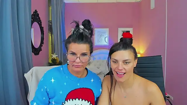 Snapshot of EricaAndPenelopa chatting on 15, 12, 2024 EricaAndPenelopa online show from 15, 12, 2024