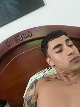 Snapshot of Danifornari chatting on 1, 3, 2025 Danifornari online show from 1, 3, 2025