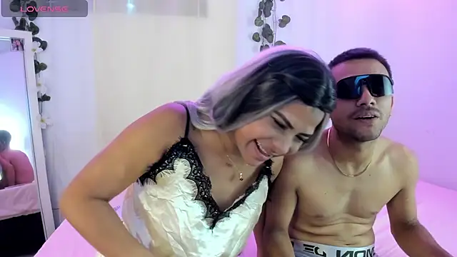 Snapshot of catalina_and_roger chatting on 26, 10, 2025 catalina and roger online show from 26, 10, 2025