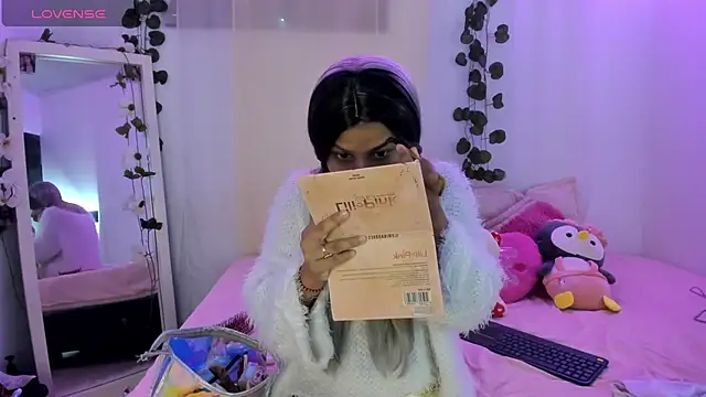 Snapshot of catalina_and_roger chatting on 31, 10, 2025 catalina and roger online show from 31, 10, 2025