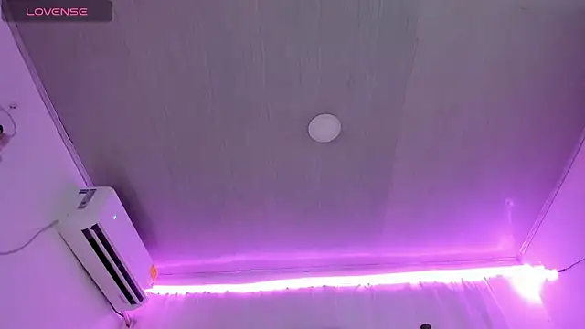 Snapshot of catalina_and_roger chatting on 24, 11, 2025 catalina and roger online show from 24, 11, 2025