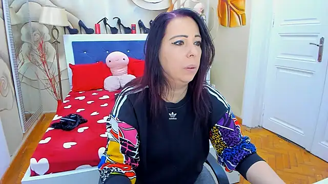 Snapshot of LauraSin chatting on 8, 2, 2025 LauraSin online show from 8, 2, 2025