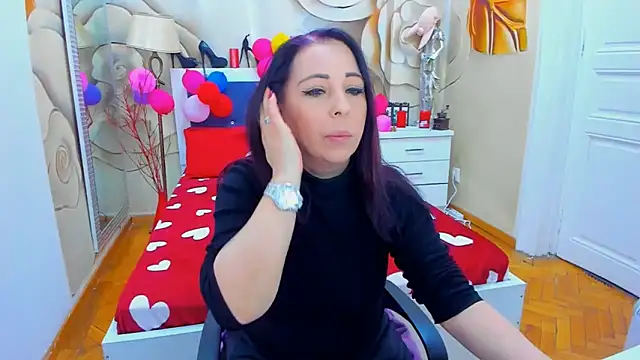 Snapshot of LauraSin chatting on 12, 2, 2025 LauraSin online show from 12, 2, 2025