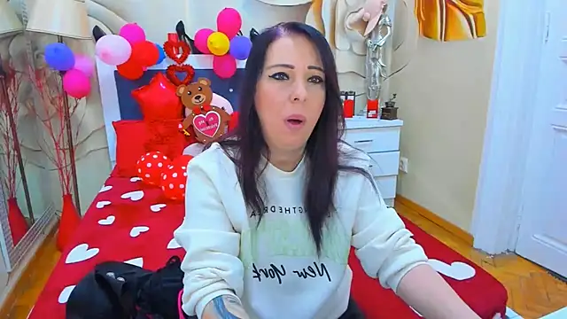 Snapshot of LauraSin chatting on 15, 2, 2025 LauraSin online show from 15, 2, 2025