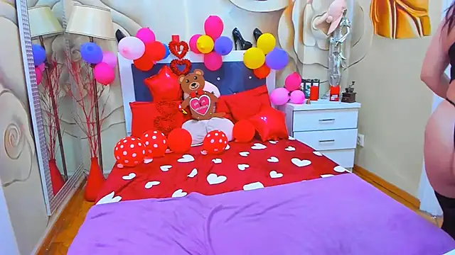 Snapshot of LauraSin chatting on 15, 2, 2025 LauraSin online show from 15, 2, 2025