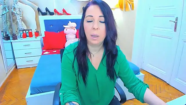 Snapshot of LauraSin chatting on 11, 3, 2025 LauraSin online show from 11, 3, 2025