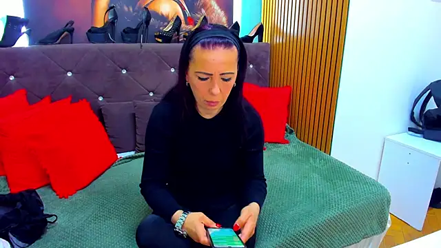 Snapshot of LauraSin chatting on 1, 5, 2026 LauraSin online show from 1, 5, 2026