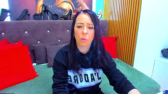 Snapshot of LauraSin chatting on 20, 5, 2026 LauraSin online show from 20, 5, 2026