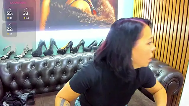 Snapshot of LauraSin chatting on 6, 7, 2026 LauraSin online show from 6, 7, 2026