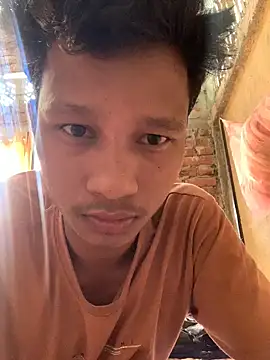 Snapshot of ShroveRising chatting on 25, 10, 2025 ShroveRising online show from 25, 10, 2025