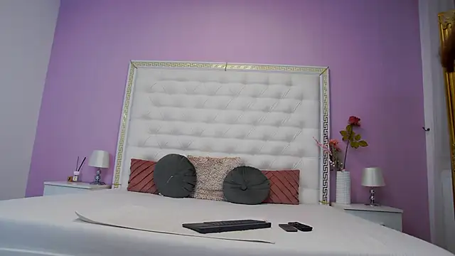 Snapshot of Lenna_Paul chatting on 6, 11, 2025 Lenna Paul online show from 6, 11, 2025