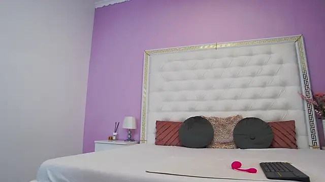 Snapshot of Lenna_Paul chatting on 12, 11, 2025 Lenna Paul online show from 12, 11, 2025