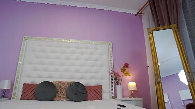 Snapshot of Lenna_Paul chatting on 21, 11, 2025 Lenna Paul online show from 21, 11, 2025