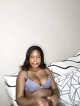 Snapshot of queenbboobs chatting on 11, 1, 2025 queenbboobs online show from 11, 1, 2025