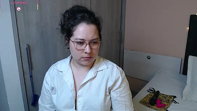 May Carlier online show from 17, 3, 2025