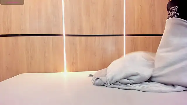 adela chase online show from 31, 10, 2025